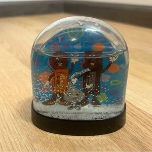 Hershey’s Chocolate World Snow Globe Decor Souvenir Pennsylvania Park Reese